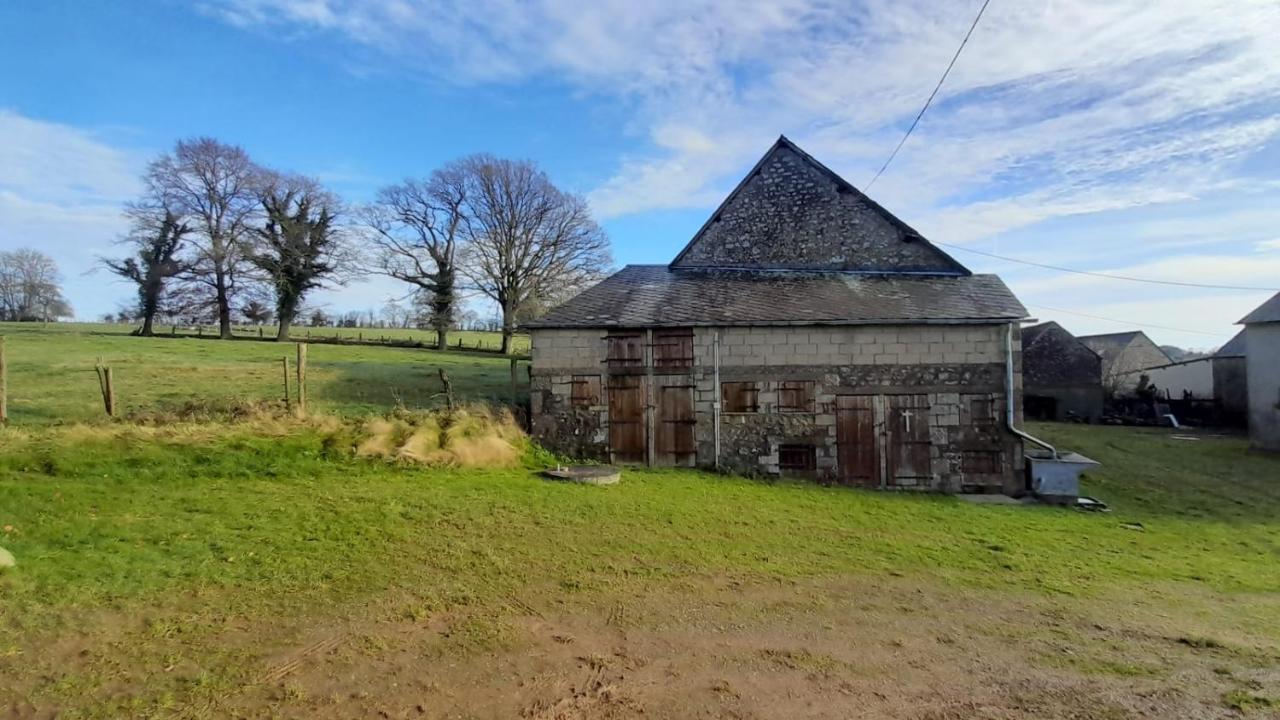 Gite Cottage Chaleureux En Pleine Campagne Vue Sur Les Monts Et Forets Et Le Chateau De Carrouges エクステリア 写真