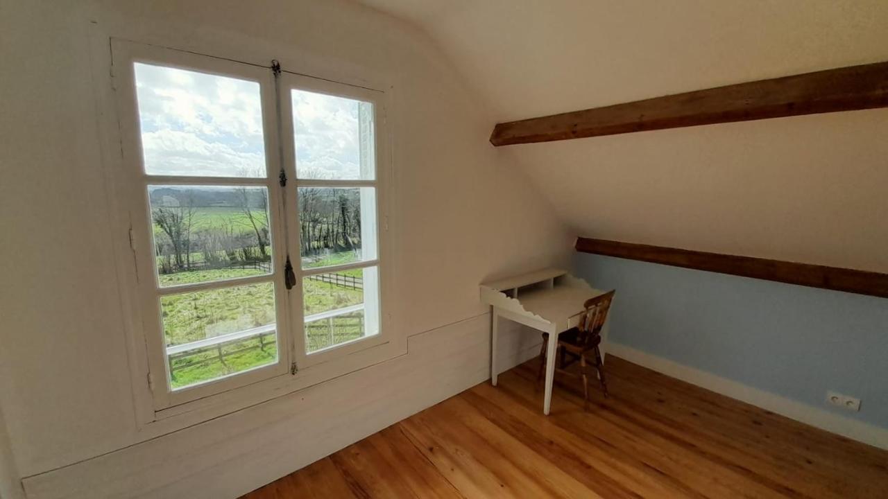 Gite Cottage Chaleureux En Pleine Campagne Vue Sur Les Monts Et Forets Et Le Chateau De Carrouges エクステリア 写真